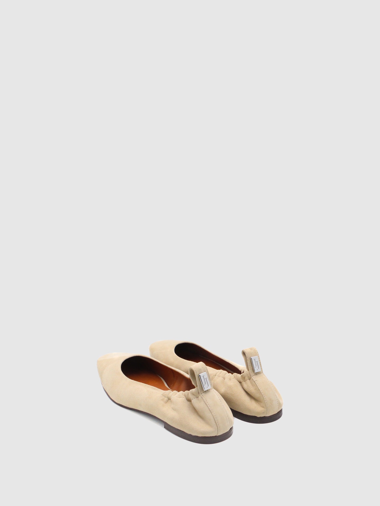 JJ Heitor Sabrinas Clássicas em Bege